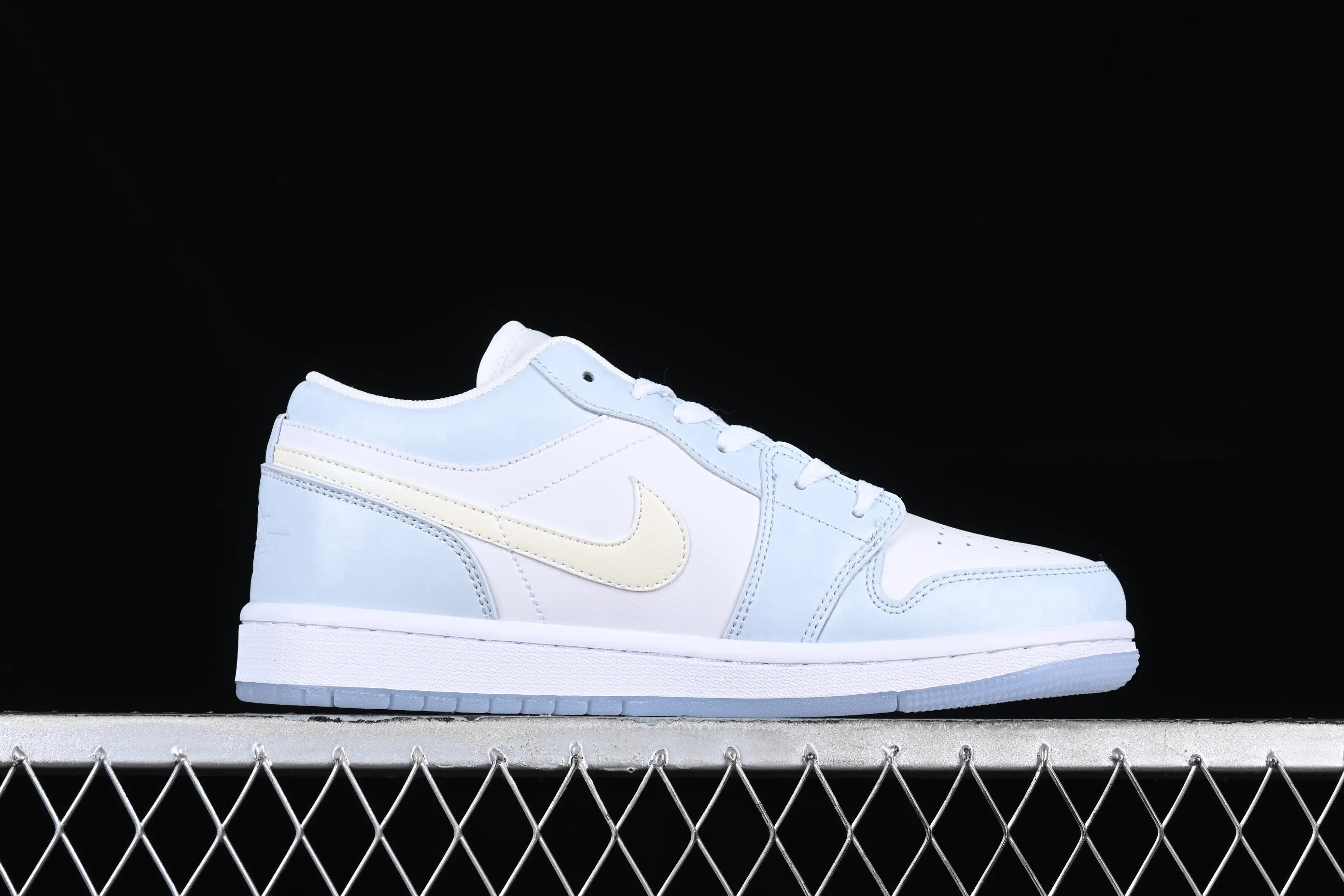 All categories Air Jordan Jordan series basketball shoes Air Jordan 1 Low Air Jordan 1 Low AJ1 Joe 1 Christmas customization Ice and Snow Puppy Low-top cultural and casual sneakers FQ9112-100
